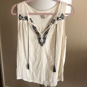 Thick straps. Flowy fit.